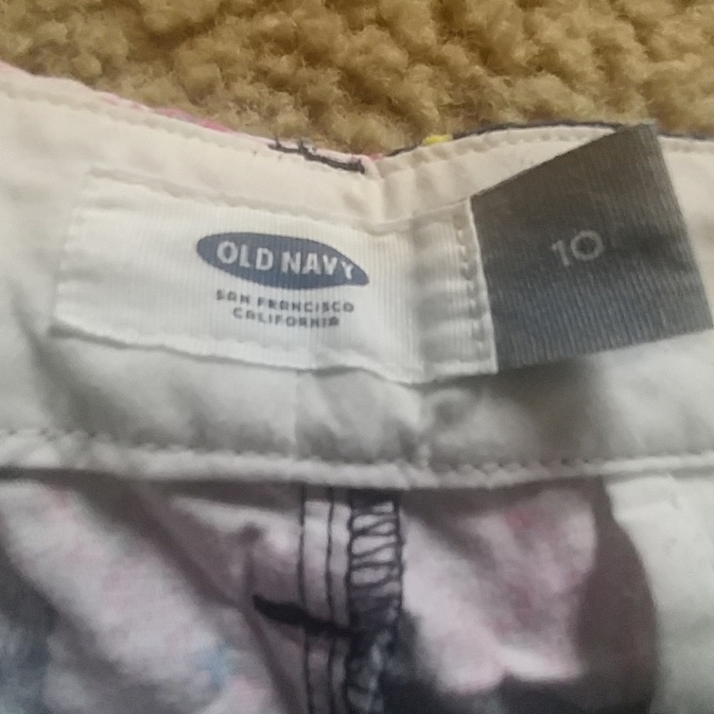 Shorts - Picture 2 of 3